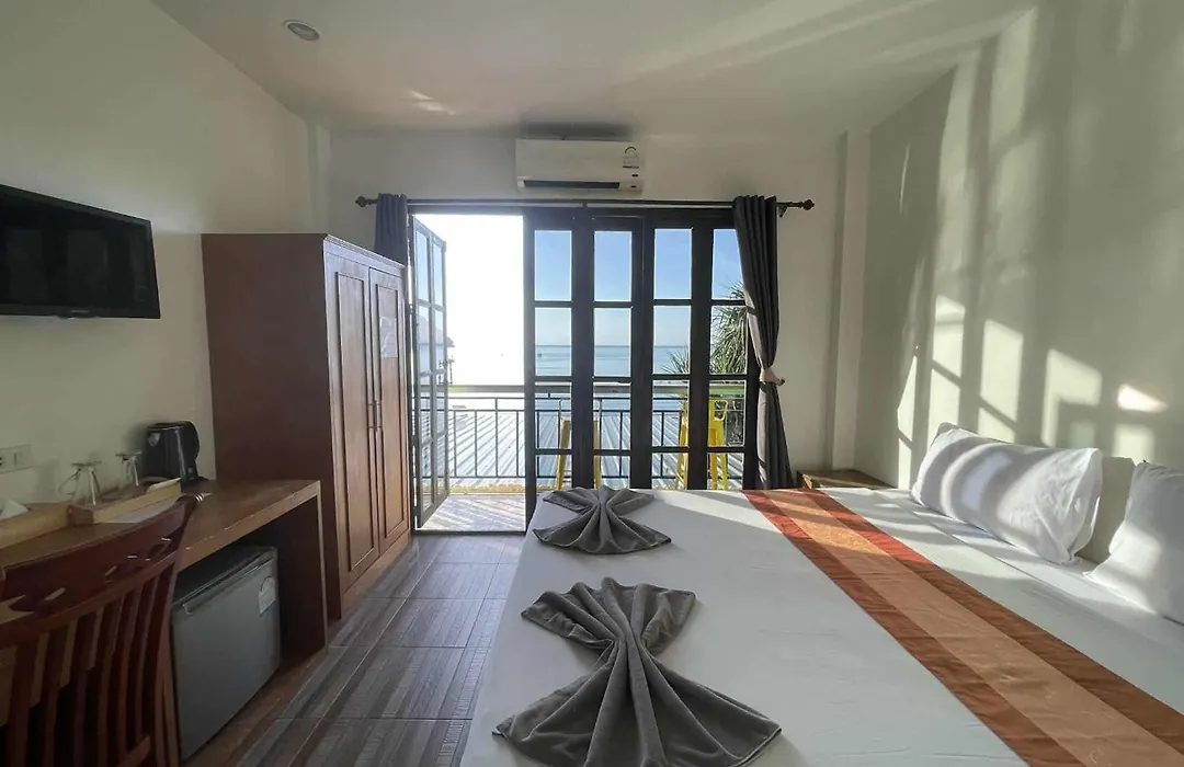 Phi Phi Green House & Sunsky Hostel-1